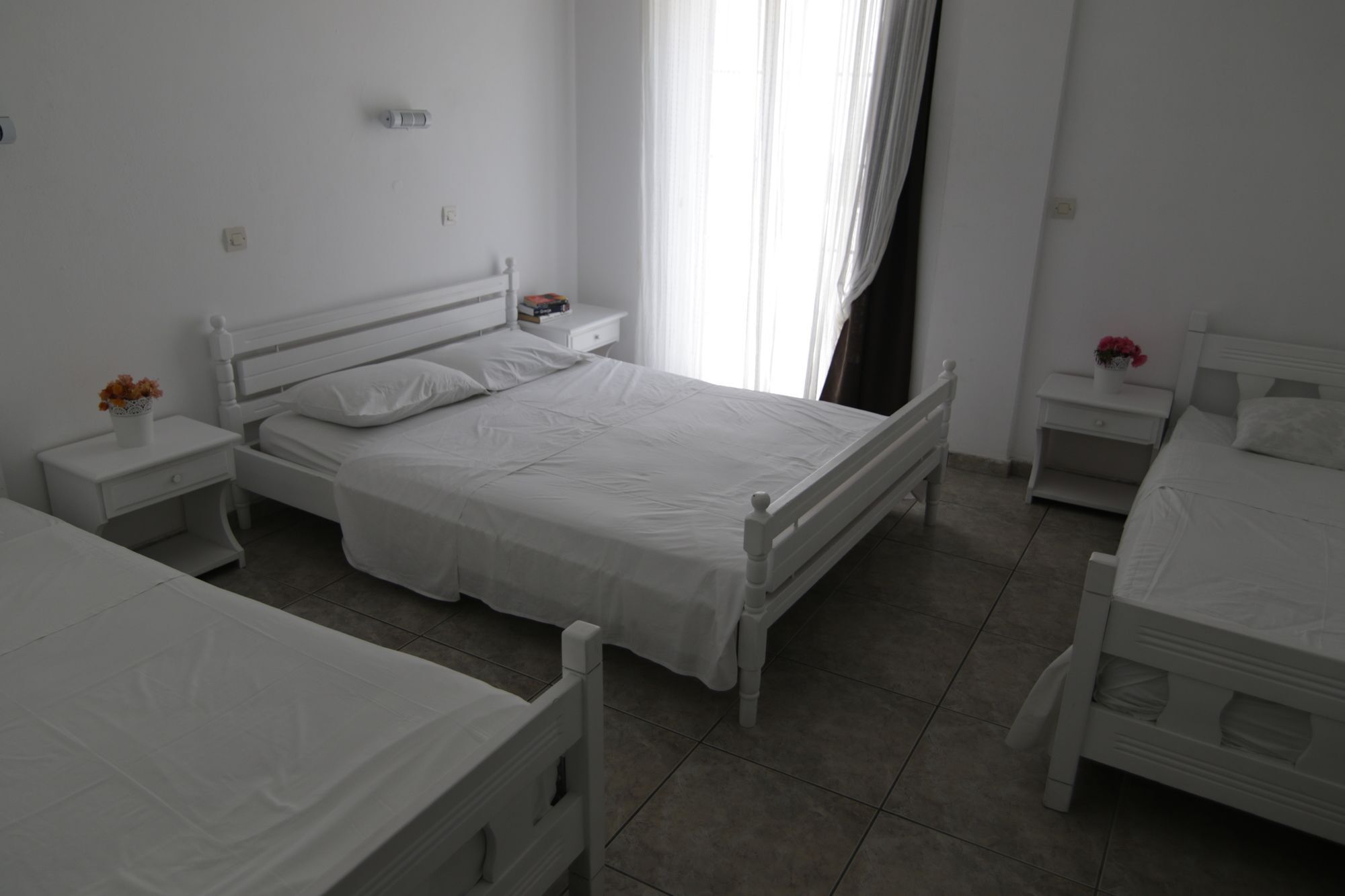 Armadoros Hotel / Ios Backpackers ภายนอก รูปภาพ
