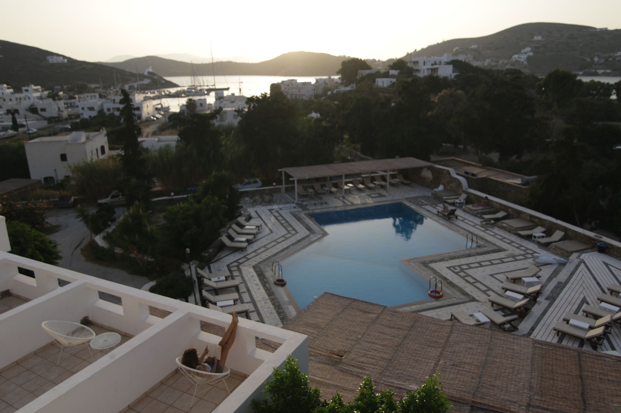 Armadoros Hotel / Ios Backpackers ภายนอก รูปภาพ